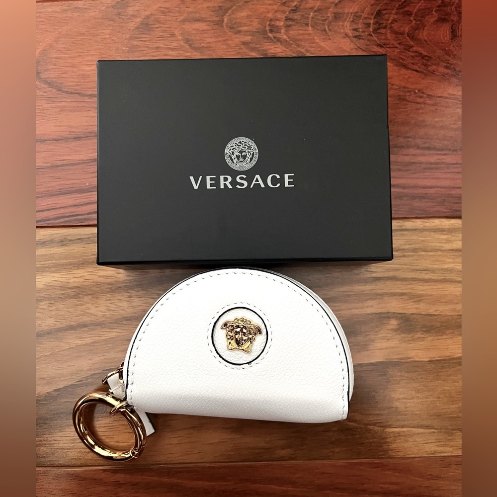 ❌SOLD❌ Versace White Pebbled Leather Medusa Key Cles / Coin Pouch